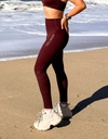 Burgundy : legging & brassière, tenue fitness super gainante